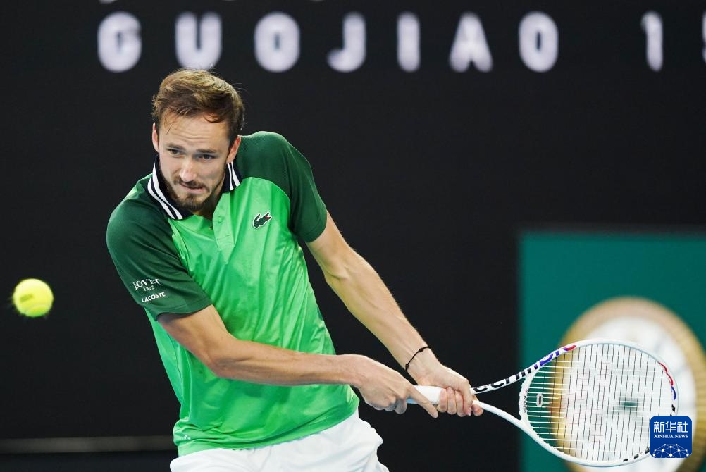 包含日本网球队轻取德国网球队，梅德韦杰夫绝境逆转的词条