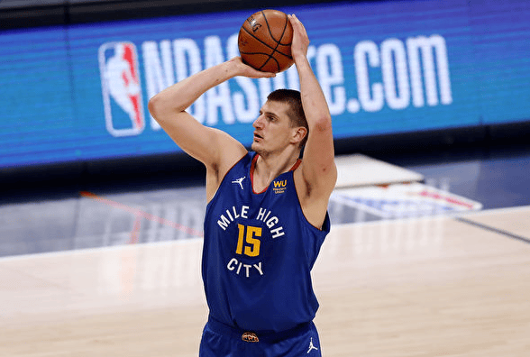 掘金逆转骑士，约基奇带队取胜