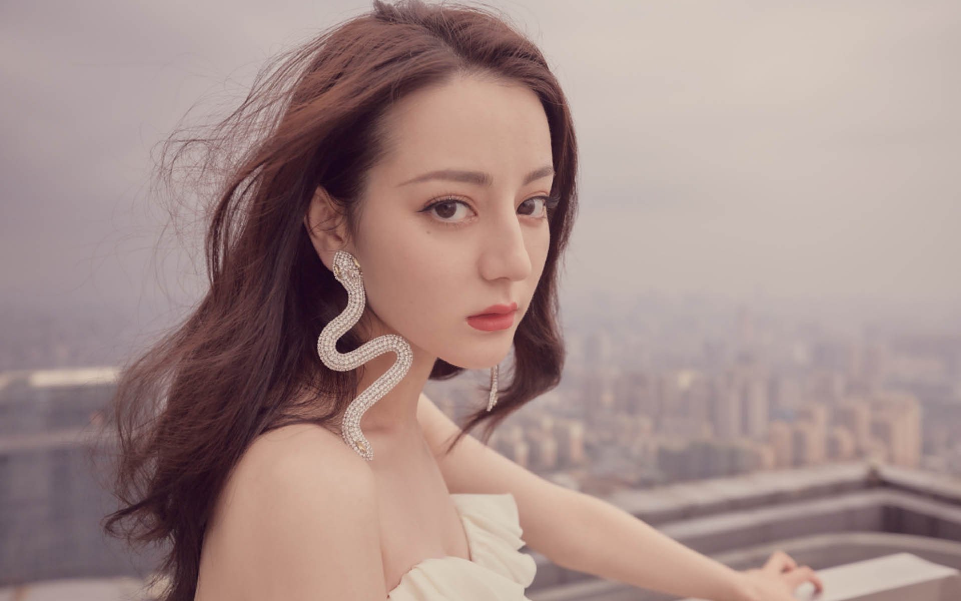 险胜与刷新，同一夜晚，人类对卓越的两种极致回答