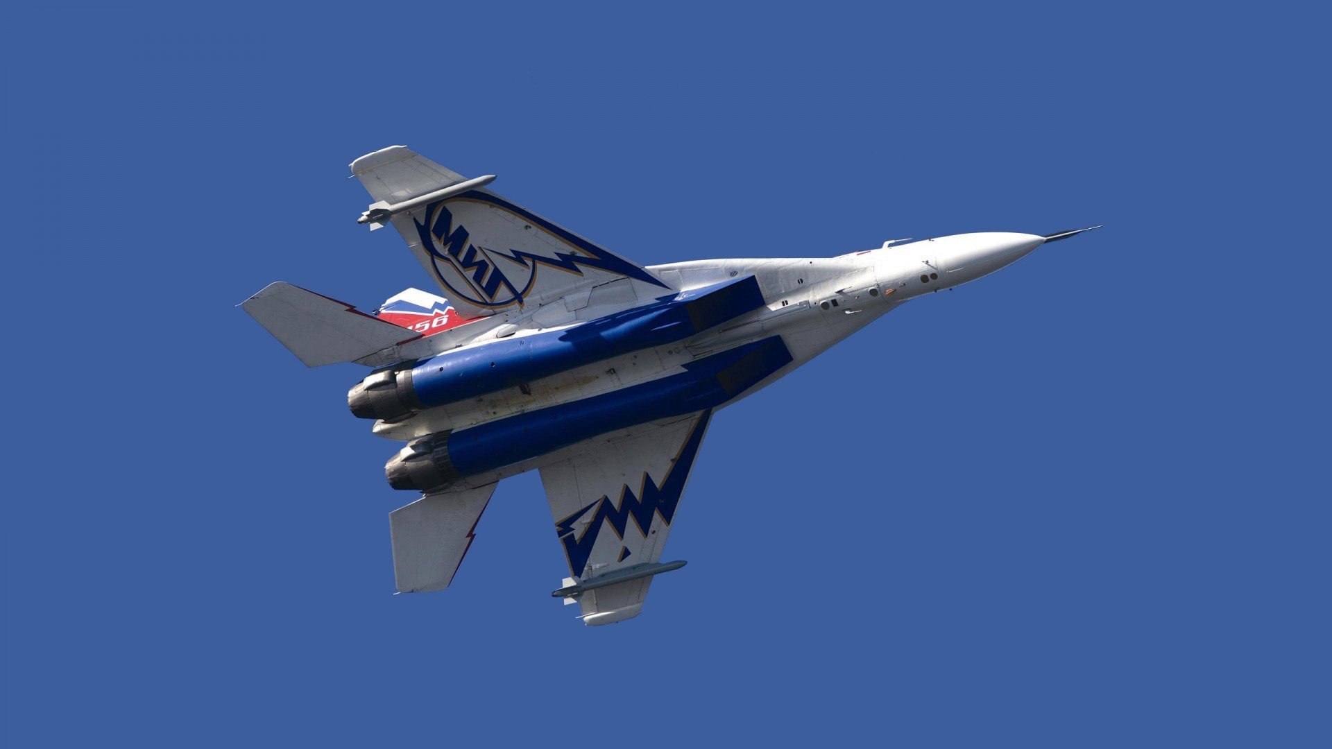 爱游戏官方入口-绿茵交响诗，当法比尼奥执起隐形指挥棒