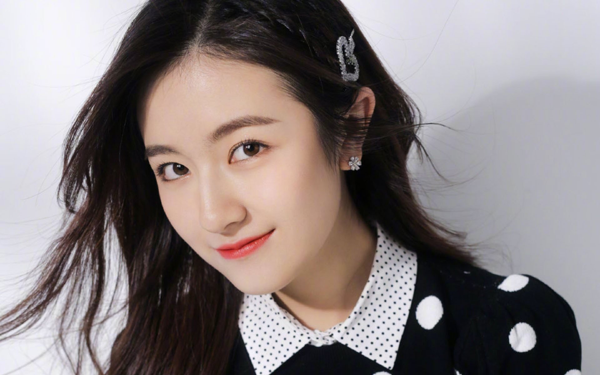 当格鲁吉亚人接过方向盘，克瓦拉茨赫利亚如何统治绿茵与赛道