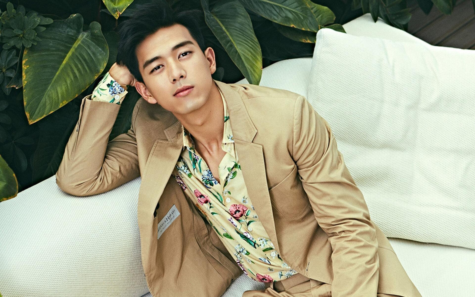 足球平行宇宙曝光，巴拉圭国家队竟在欧冠战场强压勒沃库森，跨维度姆巴佩成为唯一破局者