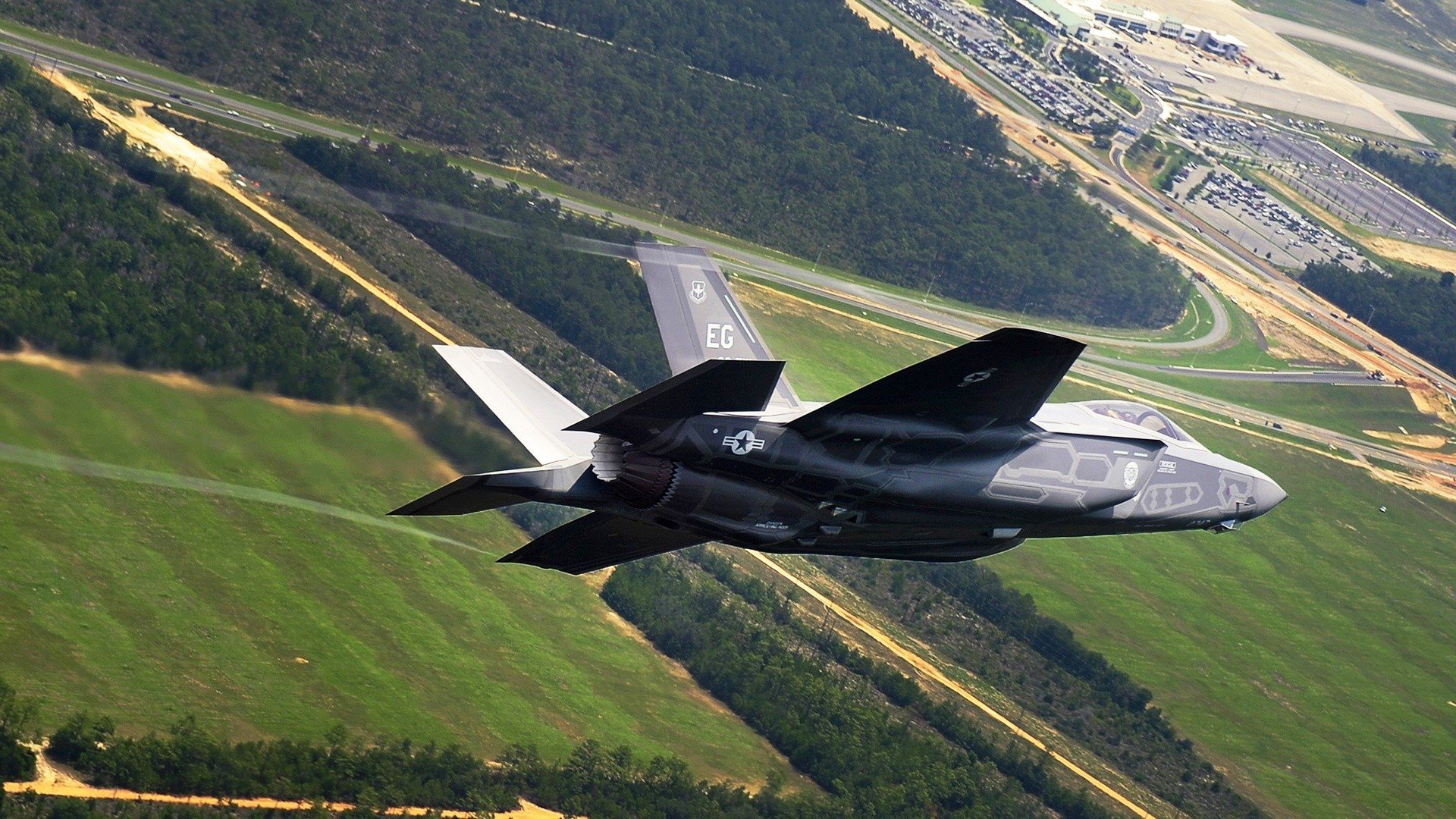 沙漠狂欢夜,卡塔尔碾压式横扫加拿大,老将苏亚雷斯化身终结者