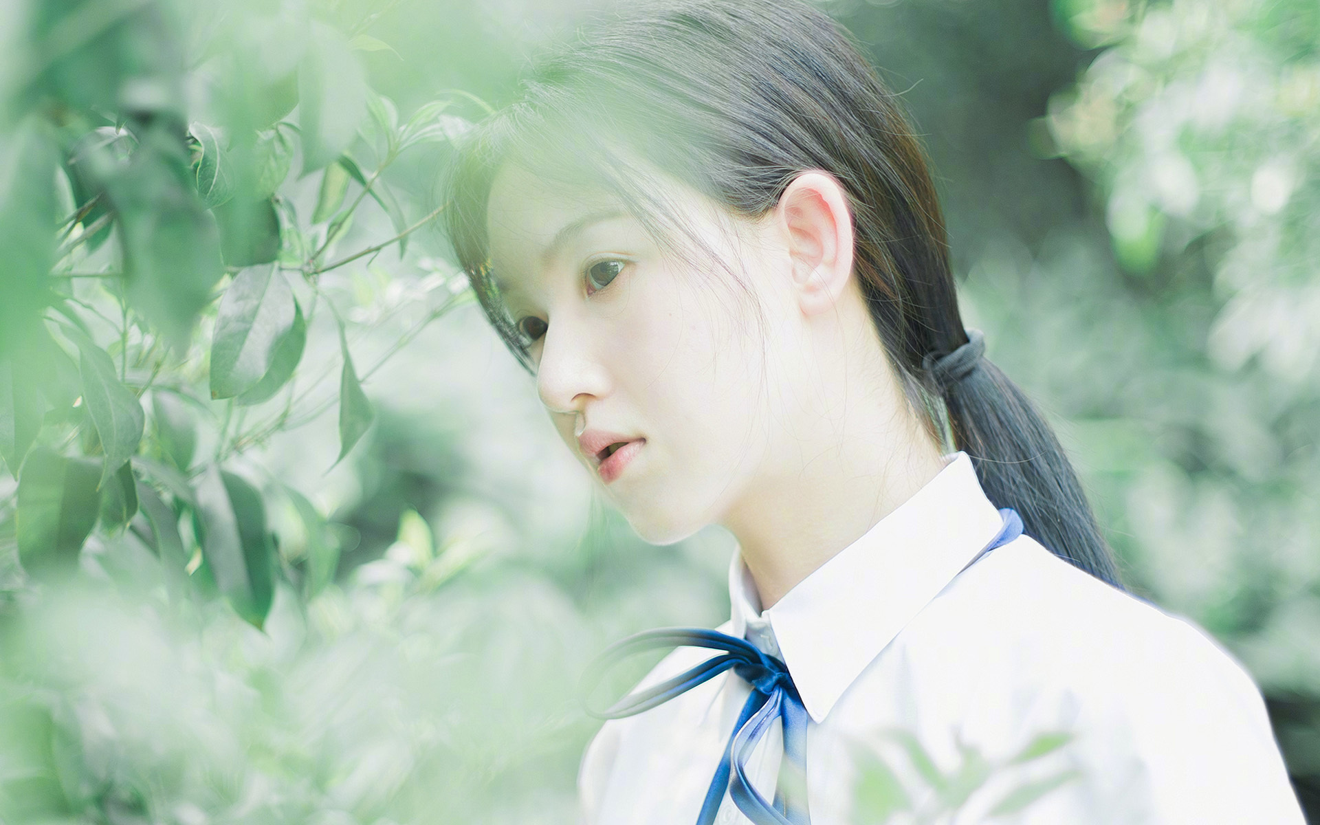 爱游戏官方-F1车手衣领上缝着辽宁队徽，冲线时他掀开头盔露出冠军泪